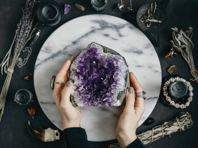 Which constellation is the most suitable for Amethyst Cave?